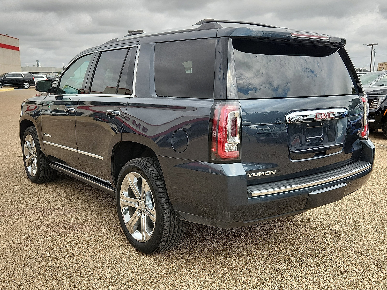 Used 2020 GMC Yukon Denali w/ Denali Ultimate Package AWD/4WD image 3