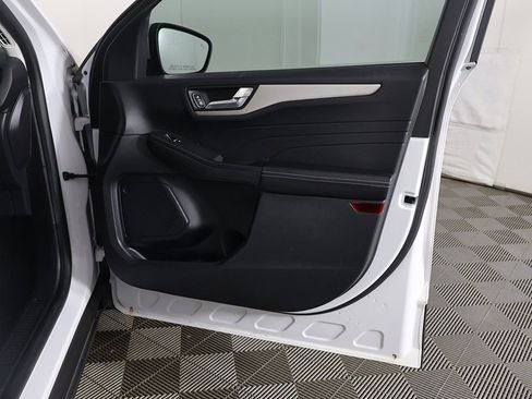 Used 2021 Ford Escape SE image 21