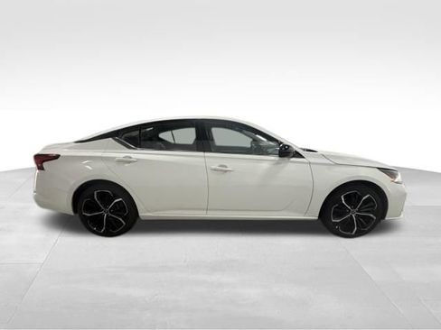 Used 2024 Nissan Altima 2.5 SR FWD image 6