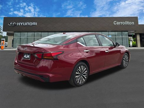 Used 2025 Nissan Altima 2.5 SV FWD image 5