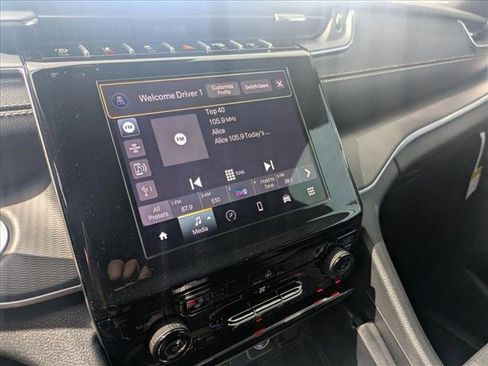 New 2025 Jeep Grand Cherokee L Laredo w/ Luxury Tech Group I image 4