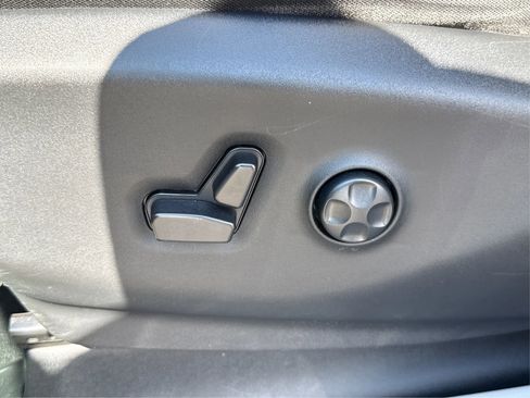 Used 2024 Chrysler Voyager LX FWD image 38