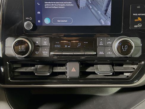 Used 2023 Toyota Highlander LE image 26