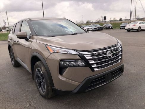 Used 2025 Nissan Rogue SV AWD/4WD image 15