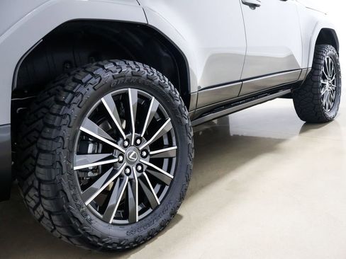 Used 2026 Lexus GX 550 w/ Accessory Package (2T) image 25