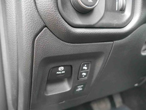Used 2025 RAM 1500 Big Horn AWD/4WD image 31