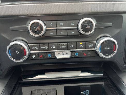 Used 2024 Ford F250 Platinum image 16