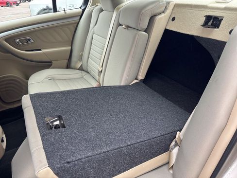 Used 2018 Ford Taurus SE image 30