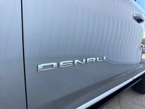 Used 2024 GMC Yukon Denali AWD/4WD image 9
