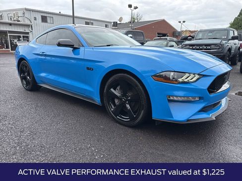 Used 2022 Ford Mustang GT Premium w/ Equipment Group 401A RWD image 3