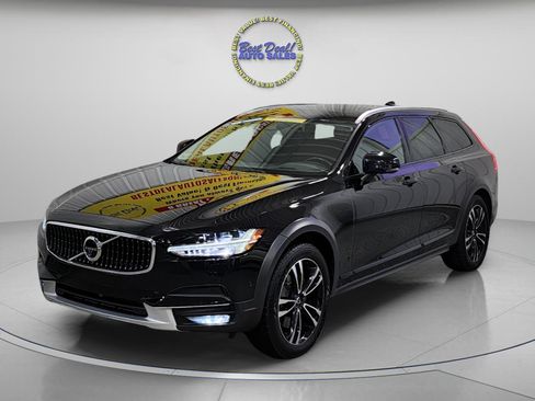 Used 2018 Volvo V90 T5 Cross Country w/ Convenience Package image 2