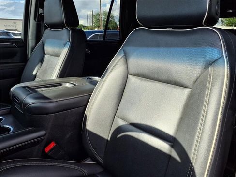 Used 2023 GMC Yukon SLT image 6