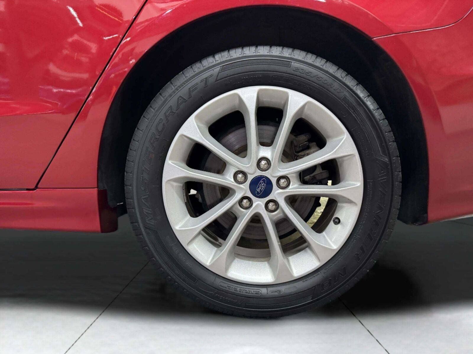 Used 2020 Ford Fusion SE FWD image 41