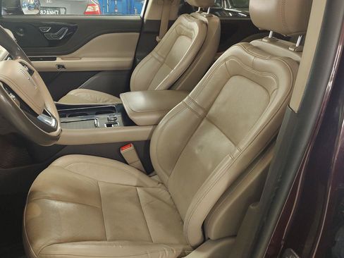 Used 2021 Lincoln Aviator Reserve w/ Elements Package Plus AWD/4WD image 2