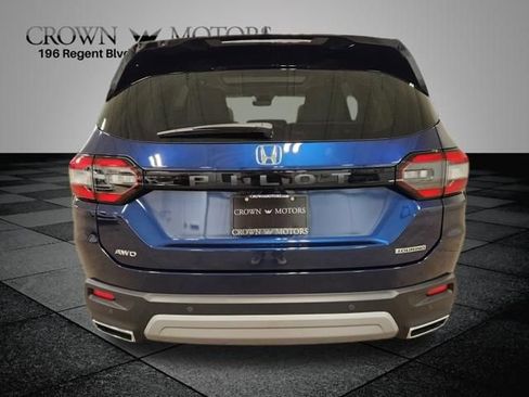 Used 2024 Honda Pilot Touring image 4