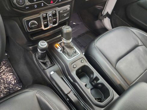 Used 2023 Jeep Wrangler Unlimited Sahara AWD/4WD image 12