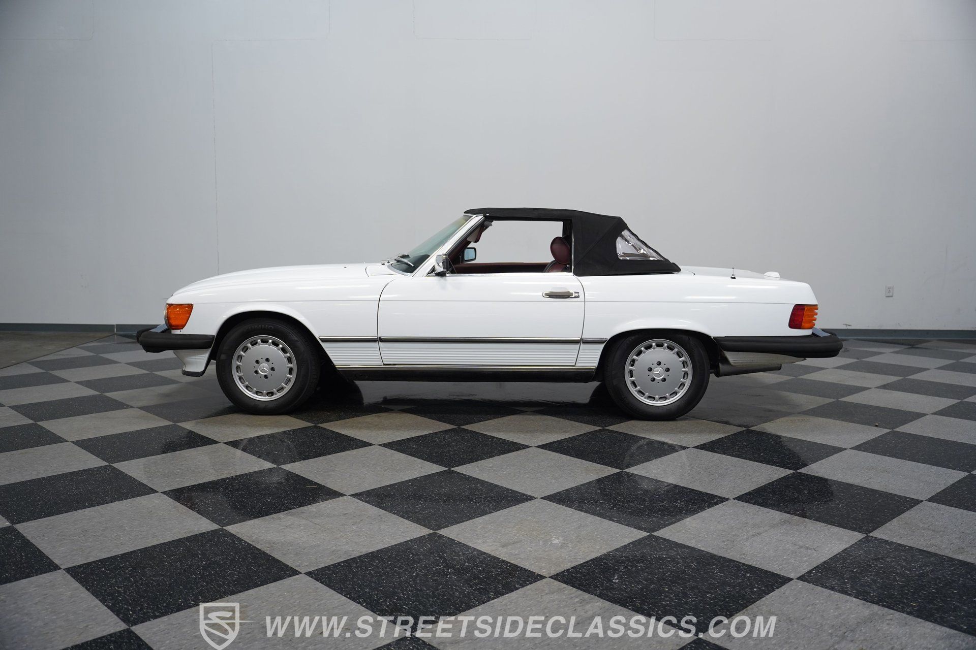 Used 1989 Mercedes-Benz 560 SL image 2