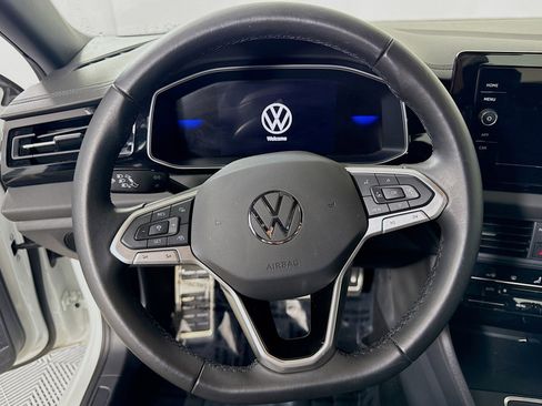 Used 2025 Volkswagen Jetta Sport image 14