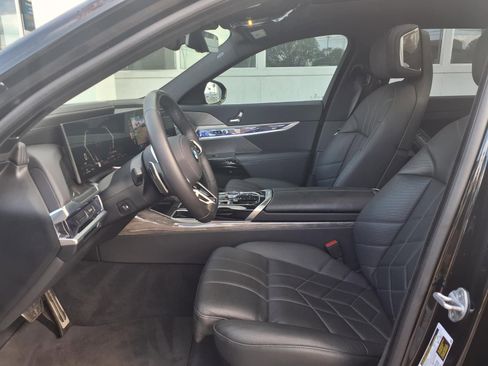 Used 2025 BMW 740i image 19