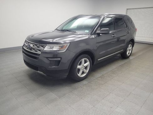 Used 2018 Ford Explorer XLT FWD image 2