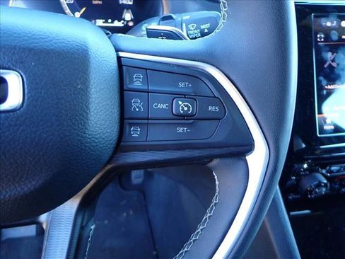 Used 2024 Jeep Grand Cherokee L Laredo image 15