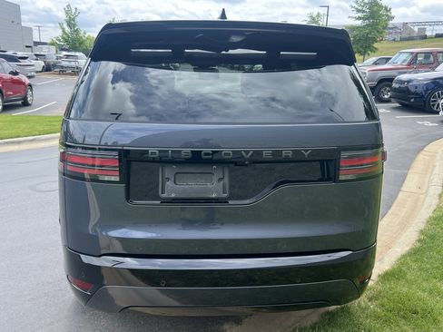 Used 2025 Land Rover Discovery Dynamic SE AWD/4WD image 7