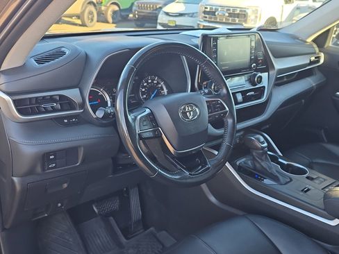 Used 2020 Toyota Highlander XLE image 15