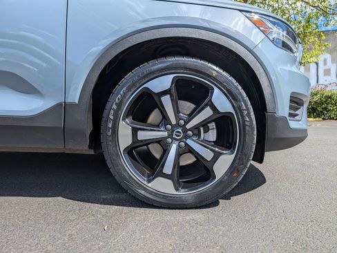 Used 2020 Volvo XC40 T5 Momentum image 25