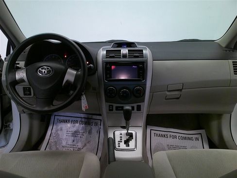 Used 2013 Toyota Corolla LE image 2