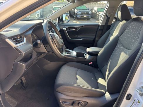 Used 2025 Toyota RAV4 XLE image 37