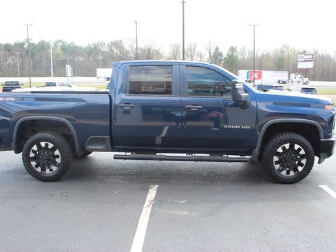 Used 2020 Chevrolet Silverado 2500 Custom w/ Custom Value Package image 5