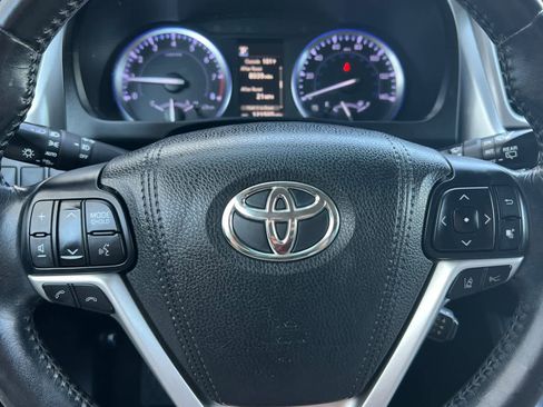 Used 2018 Toyota Highlander SE FWD image 30