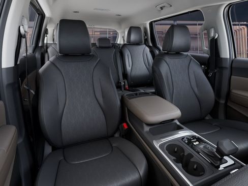 New 2027 Kia Carnival EX FWD image 15