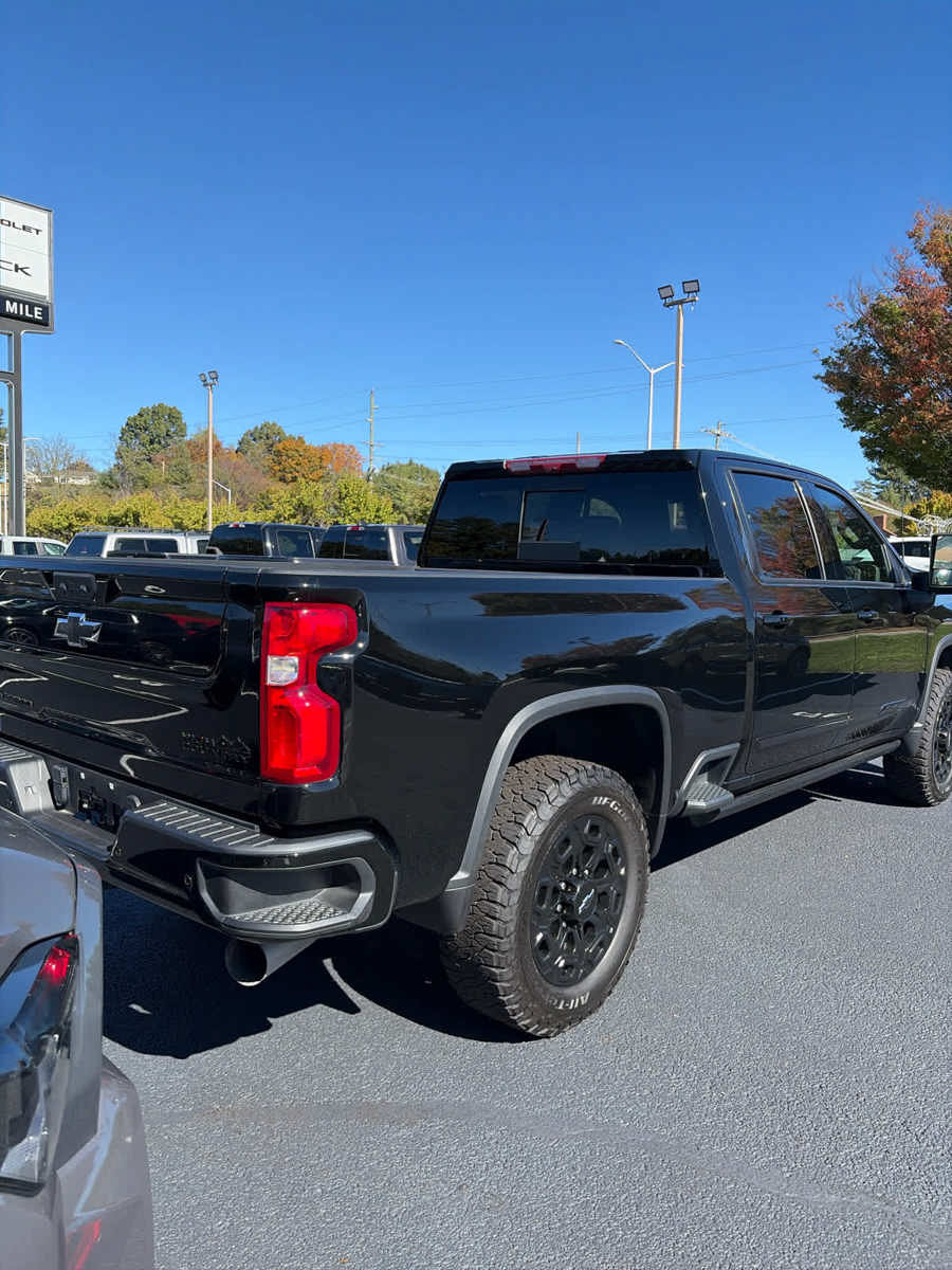 Used 2024 Chevrolet Silverado 2500 High Country w/ Midnight Edition AWD/4WD image 15