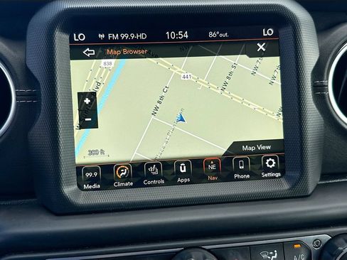 Used 2022 Jeep Wrangler Unlimited Sahara w/ Cold Weather Group AWD/4WD image 15