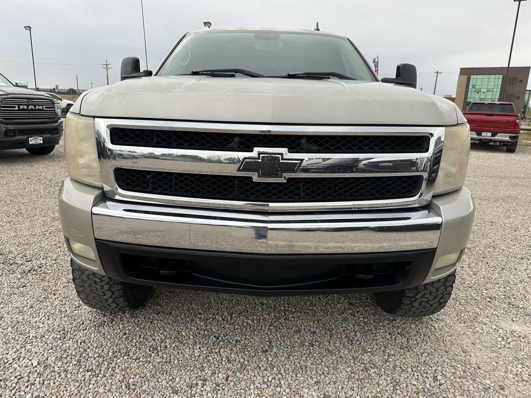 Used 2007 Chevrolet Silverado 1500 LT w/ 1LT Convenience Package RWD image 3