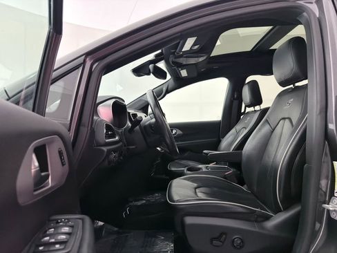 Used 2019 Chrysler Pacifica Limited w/ Advanced Safetytec Group image 18