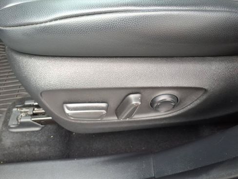 Used 2022 Toyota Highlander XLE AWD/4WD image 27