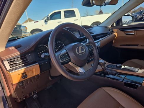 Used 2017 Lexus ES 350 image 2