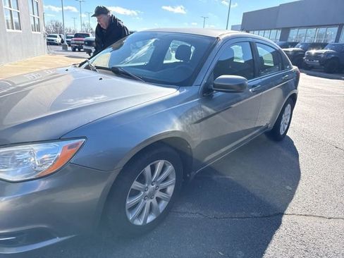 Used 2012 Chrysler 200 Touring image 4