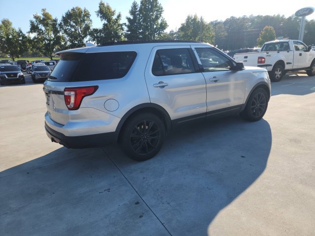 Used 2017 Ford Explorer XLT w/ Equipment Group 202A FWD image 20