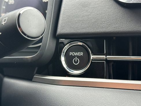 New 2025 Mitsubishi Outlander SE image 23