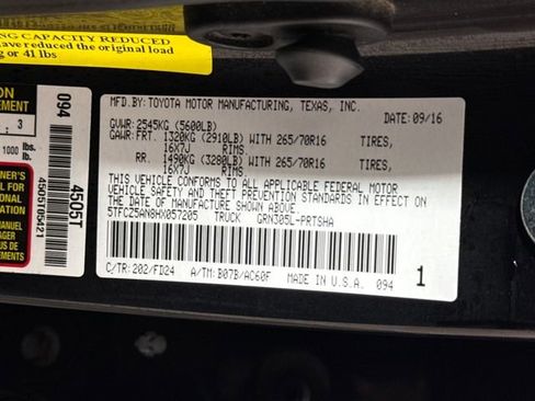 Used 2017 Toyota Tacoma TRD Off-Road image 40