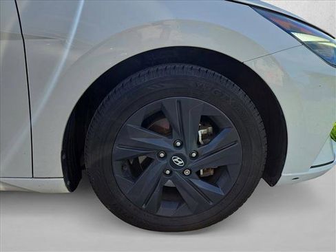 Used 2023 Hyundai Elantra SEL w/ Preferred Accessory Package FWD image 20