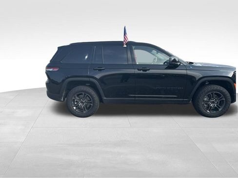 Used 2024 Jeep Grand Cherokee Trailhawk w/ Luxury Tech Group III AWD/4WD image 8