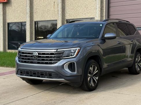 Used 2024 Volkswagen Atlas SE image 3