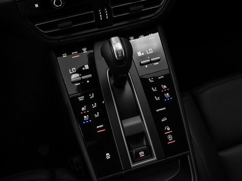 Certified 2025 Porsche Macan AWD/4WD image 33