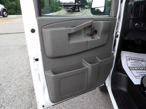 Used 2025 Chevrolet Express 3500 LS RWD image 14