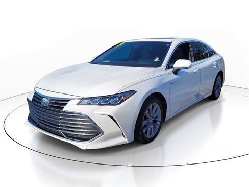 Used 2019 Toyota Avalon XLE image 3