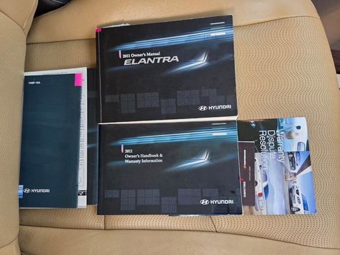 Used 2011 Hyundai Elantra Limited image 24